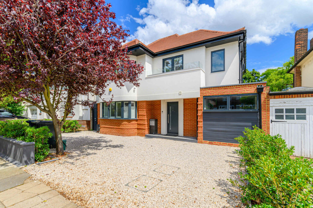 New build detached family home with private driveway in London
